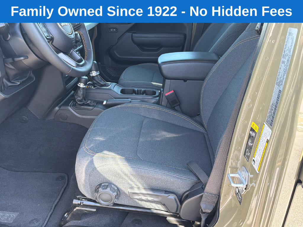 Used 2025 Jeep Gladiator Sport AWD/4WD image 9