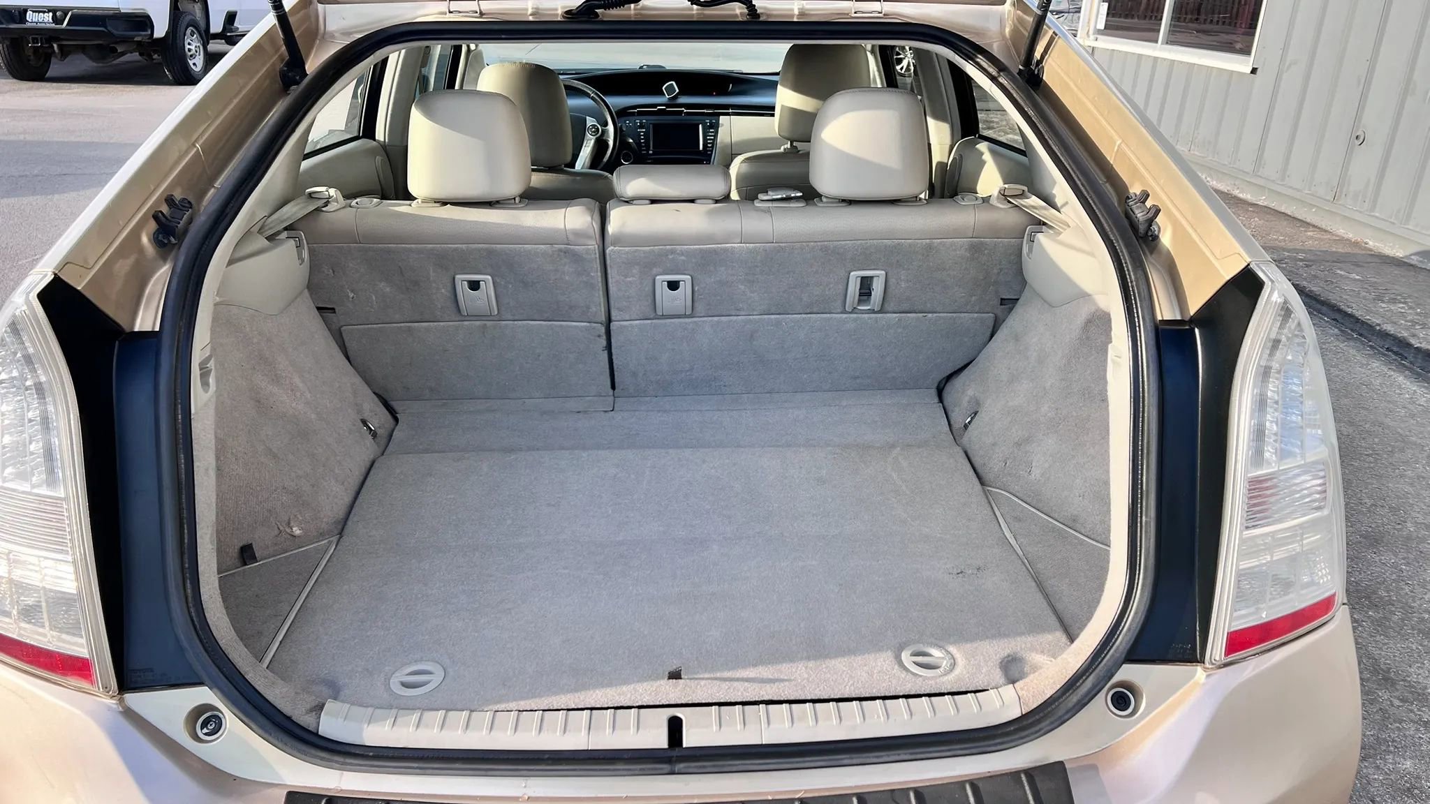 Used 2011 Toyota Prius Five w/ Advanced Technology Pkg image 9