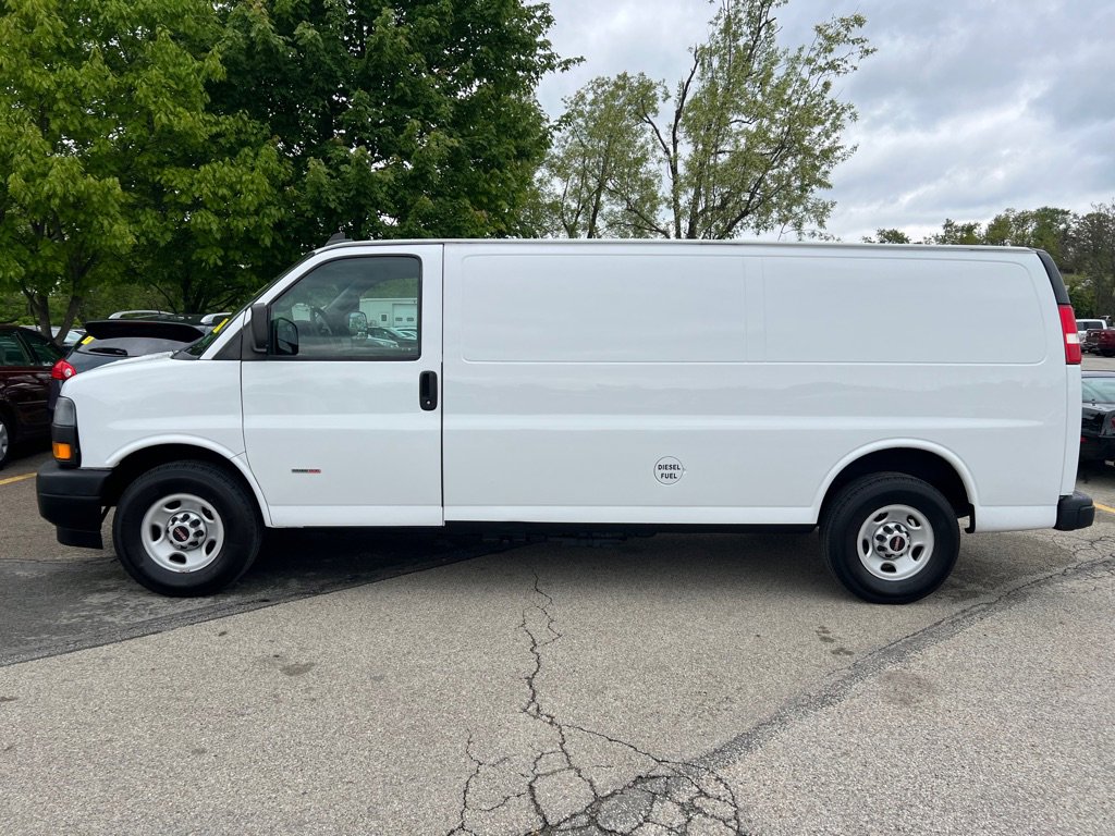 Used 2018 GMC Savana 2500 Extended RWD image 2