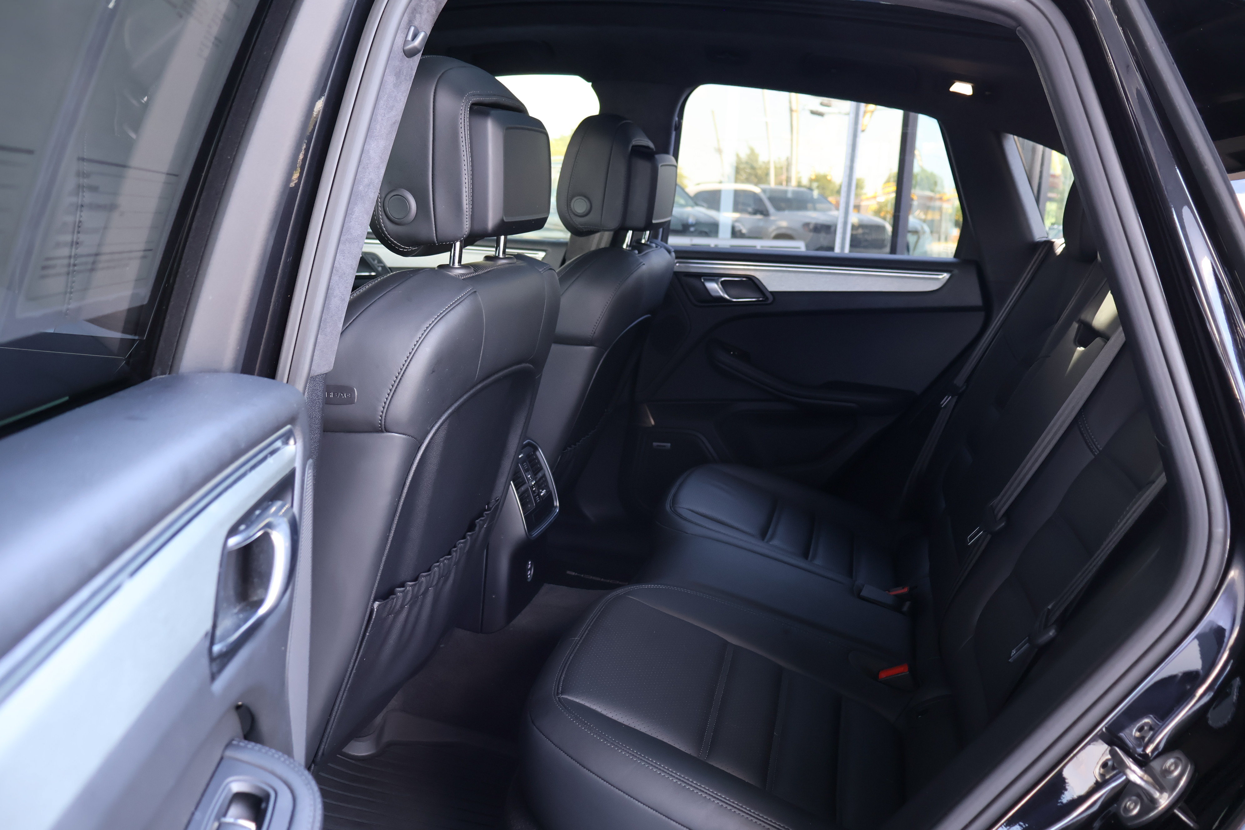 Used 2020 Porsche Macan Turbo AWD/4WD image 20