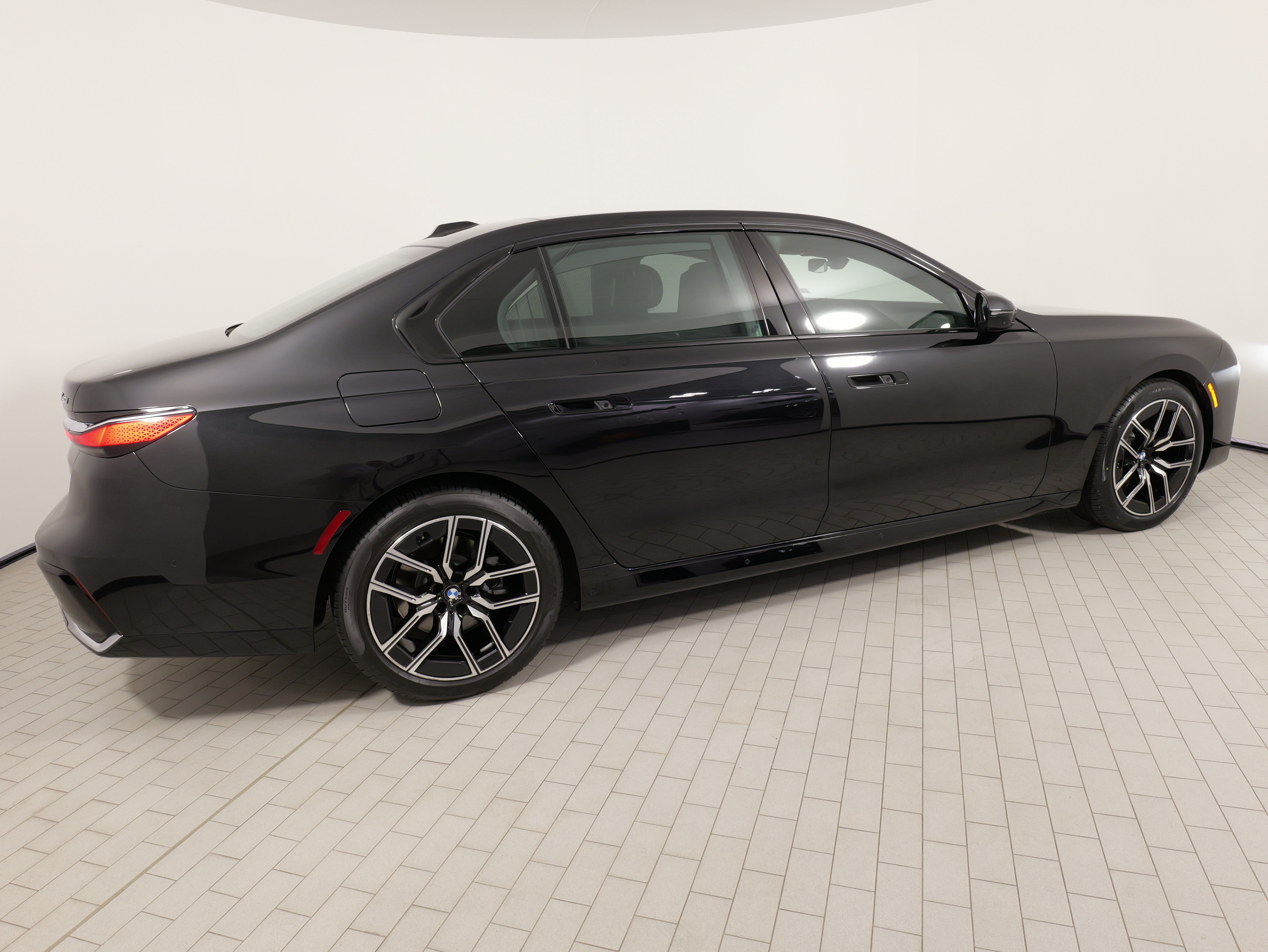 Used 2023 BMW 740i w/ Executive Package RWD image 10