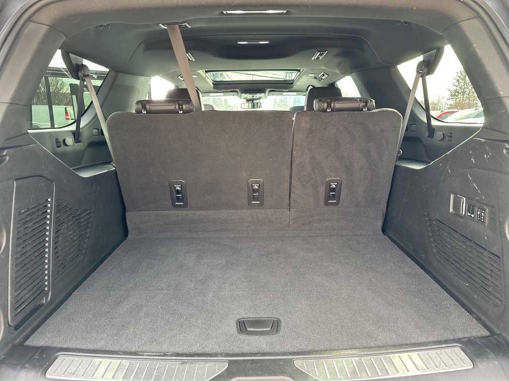 Used 2023 Chevrolet Suburban RST w/ Luxury Package image 35