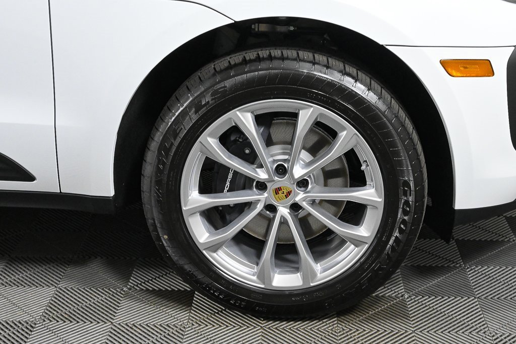 New 2026 Porsche Macan image 48