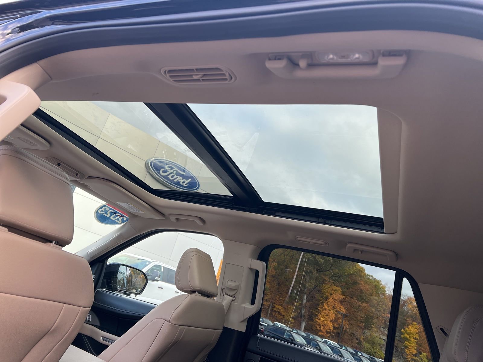 Used 2023 Ford Expedition Limited image 18