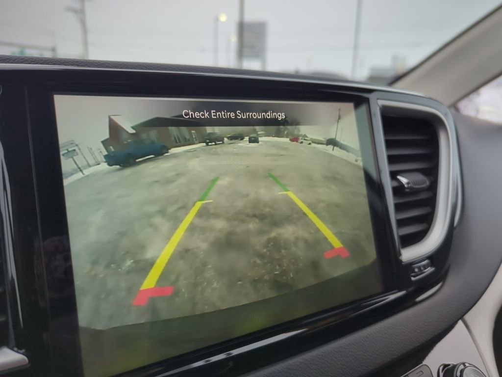 Used 2024 Chrysler Pacifica Touring-L image 14