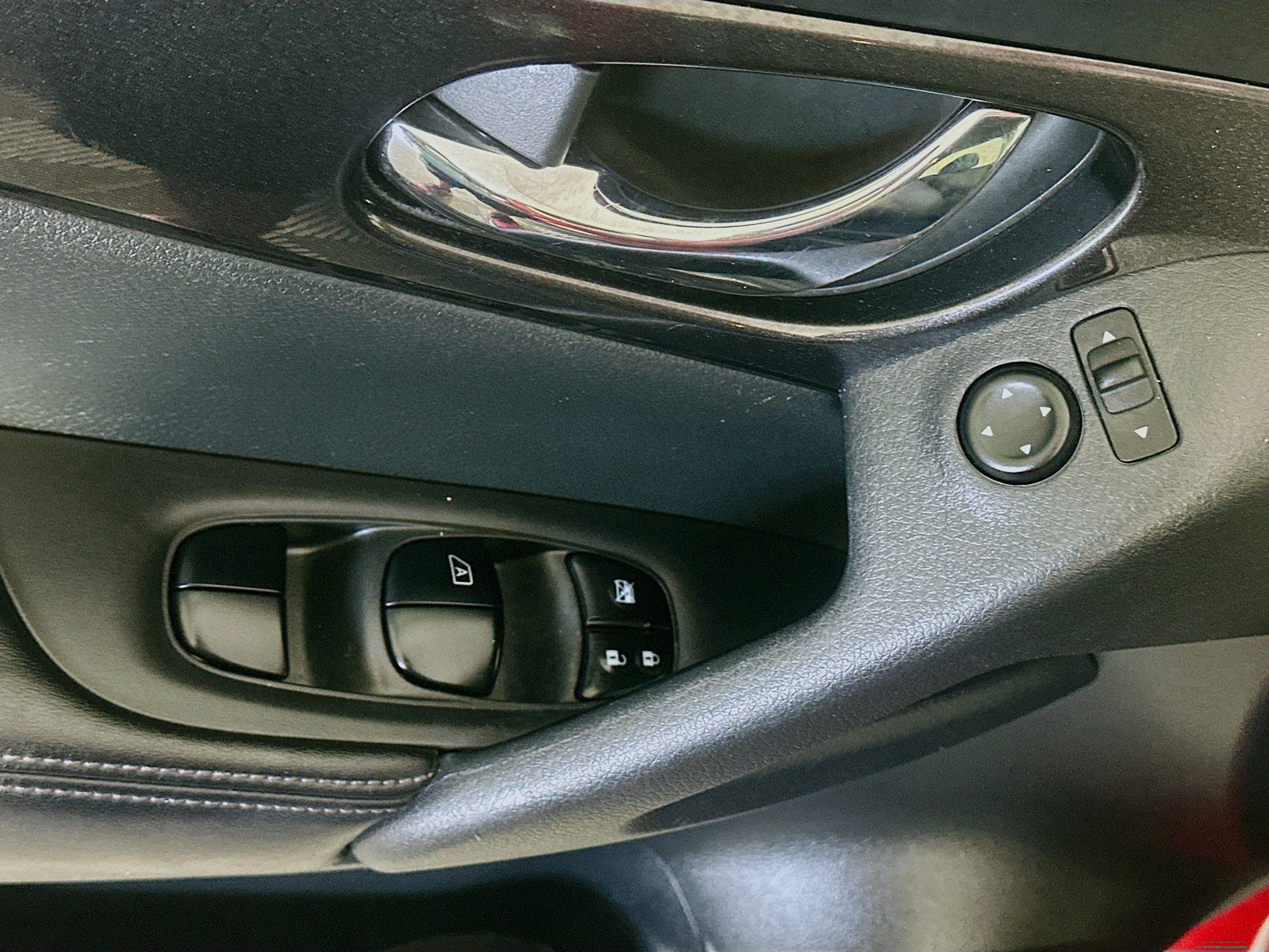 Used 2018 Nissan Rogue SV FWD image 15