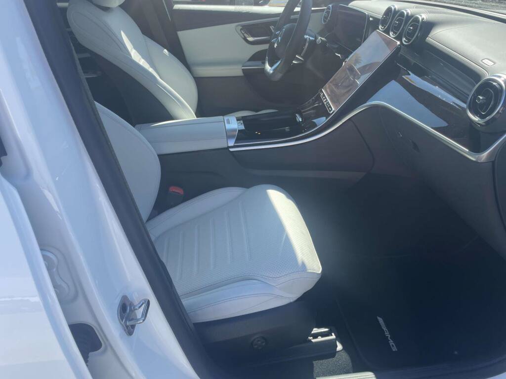 Used 2024 Mercedes-Benz GLC 300 4MATIC image 21