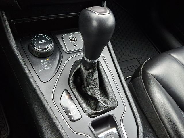 Used 2019 Jeep Cherokee Latitude Plus w/ Comfort/Convenience Group image 14
