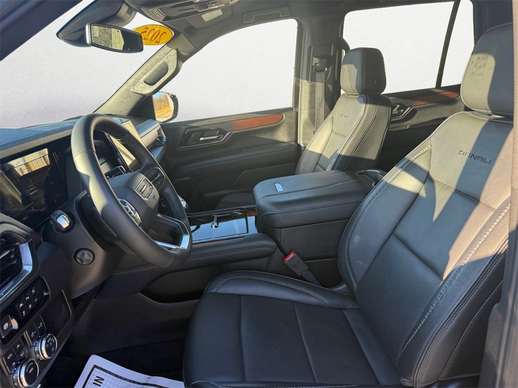 Used 2025 GMC Yukon Denali image 9
