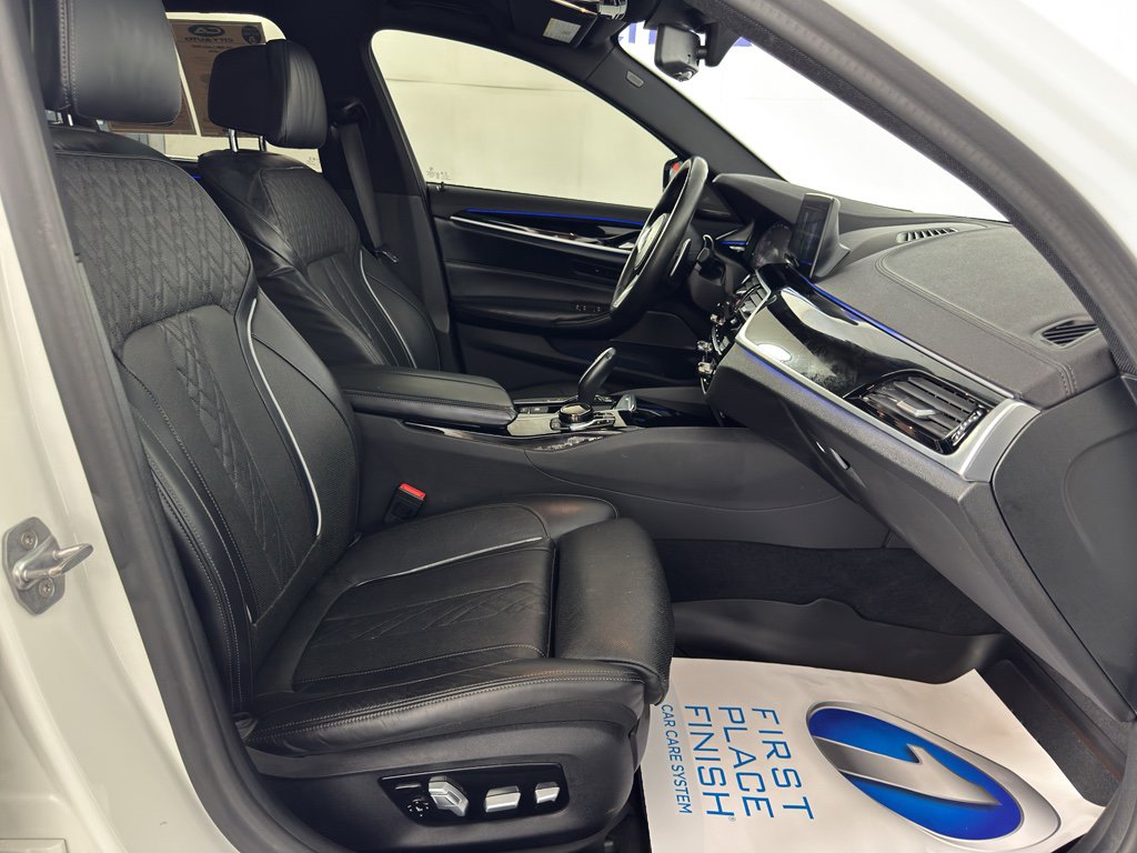 Used 2020 BMW M550i xDrive w/ Executive Package image 41