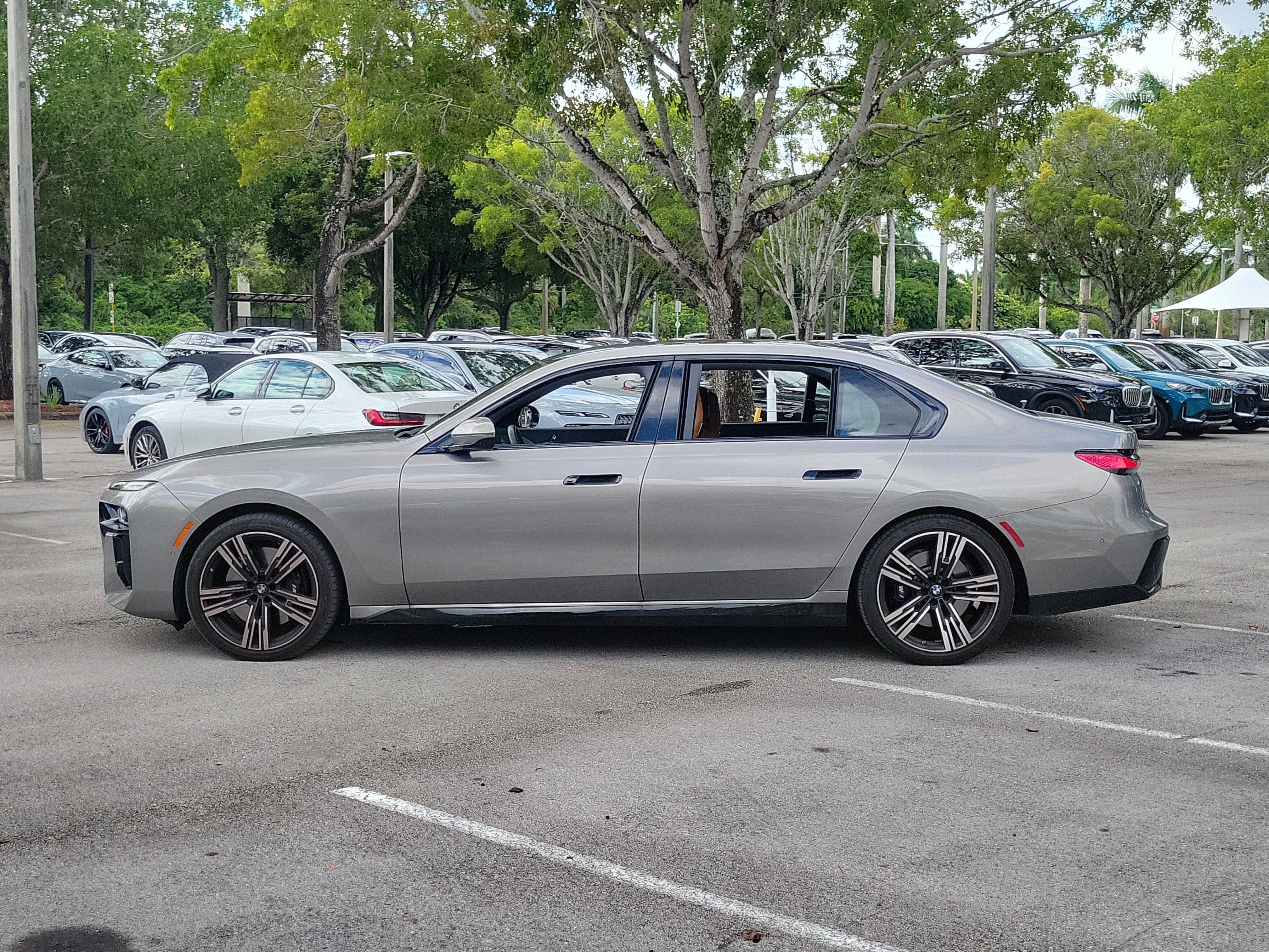 Used 2025 BMW 740i w/ Premium Package RWD image 6