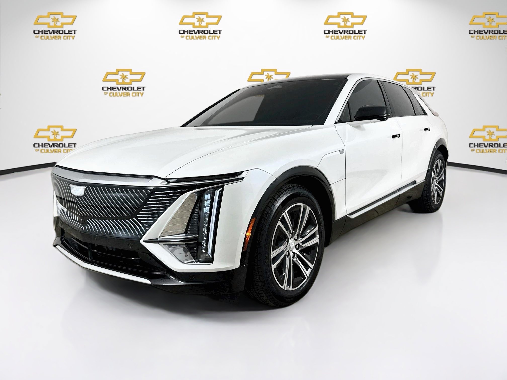 Used 2025 Cadillac Lyriq Luxury RWD image 3