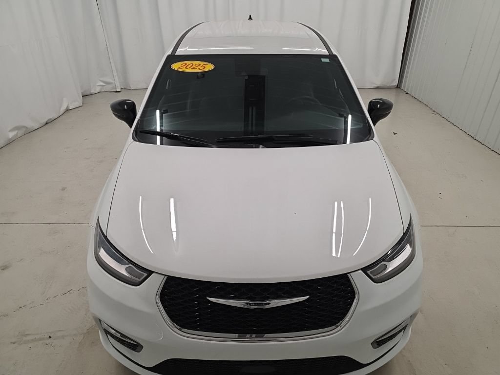 Used 2025 Chrysler Pacifica Select FWD image 9