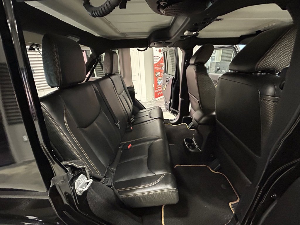 Used 2014 Jeep Wrangler Unlimited Sahara image 39