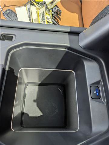 Used 2024 Land Rover Defender 110 X-Dynamic SE AWD/4WD image 16