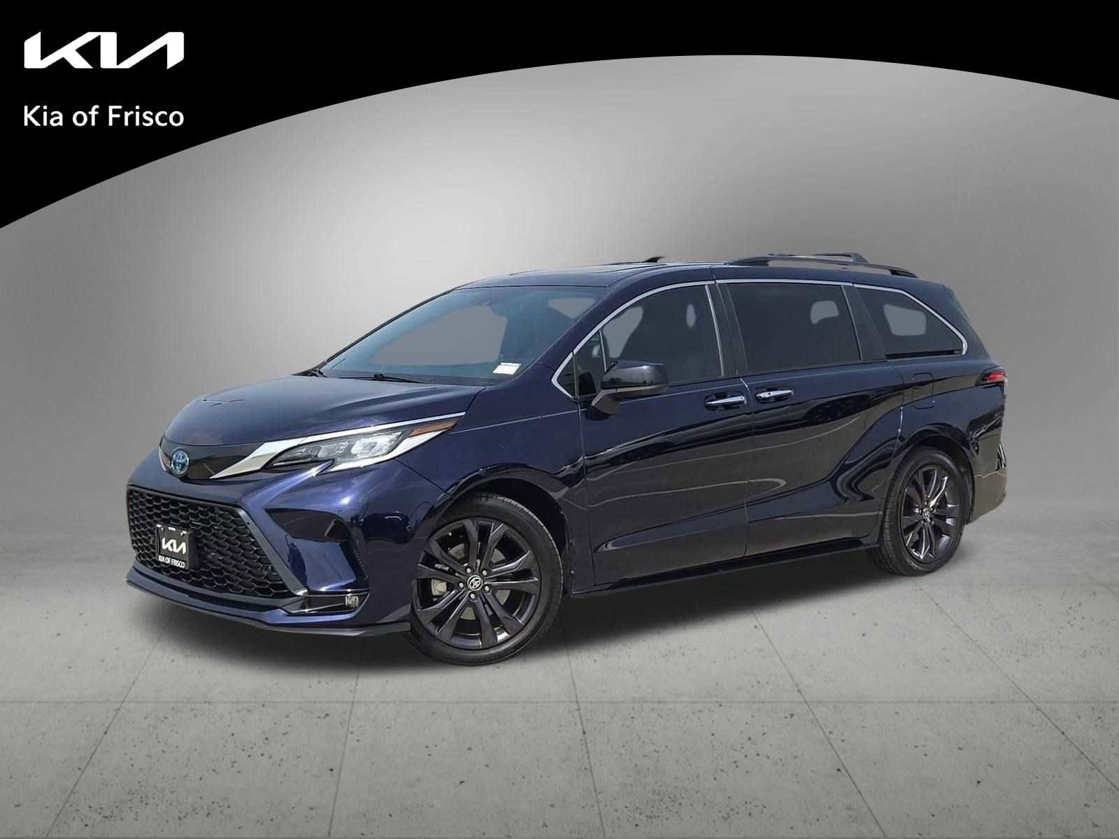 Used 2022 Toyota Sienna XSE FWD image 1