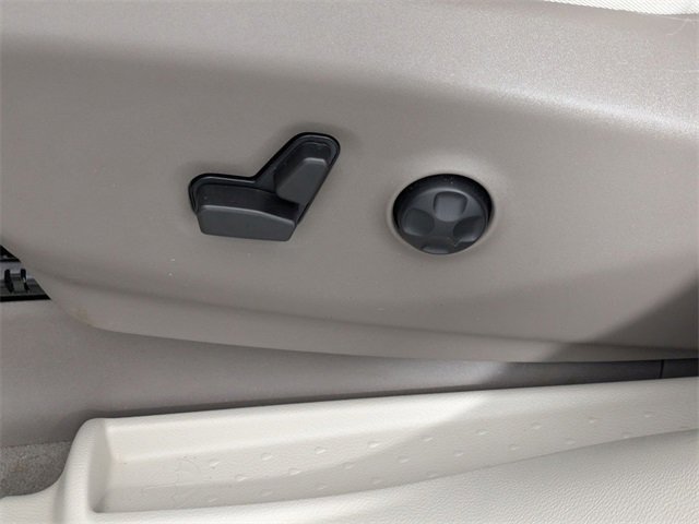 Used 2021 Chrysler Pacifica Touring-L image 14