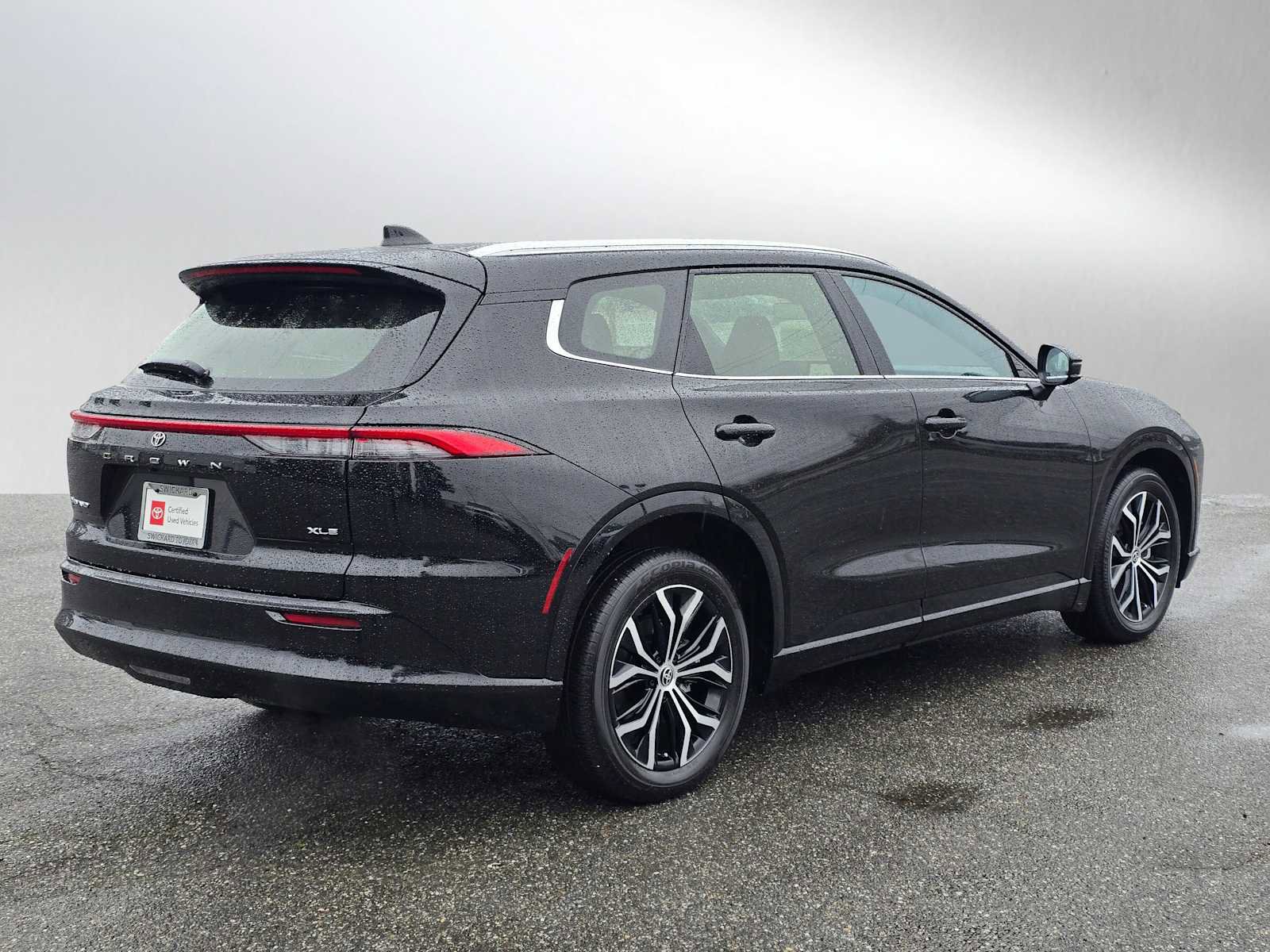 Used 2025 Toyota Crown Signia XLE image 7