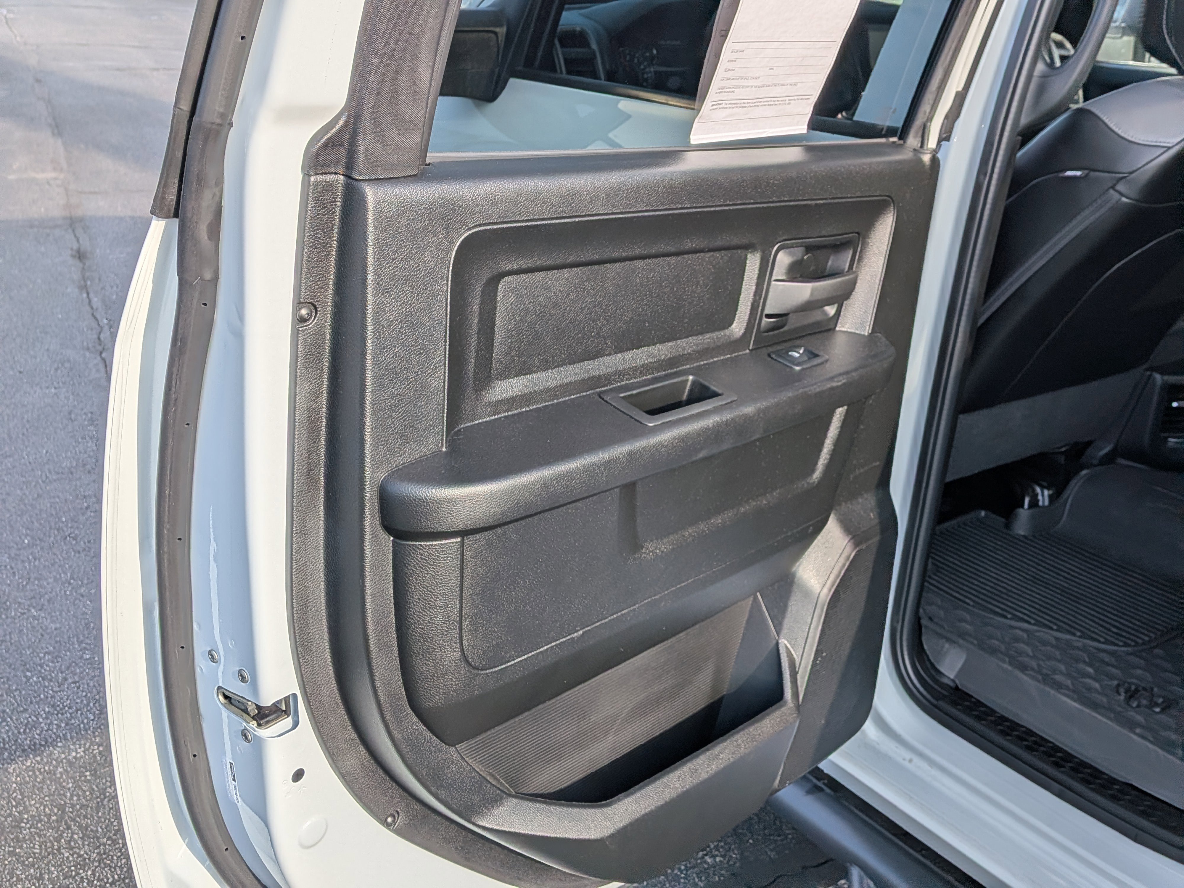 Used 2024 RAM 2500 Tradesman w/ Chrome Appearance Group image 21