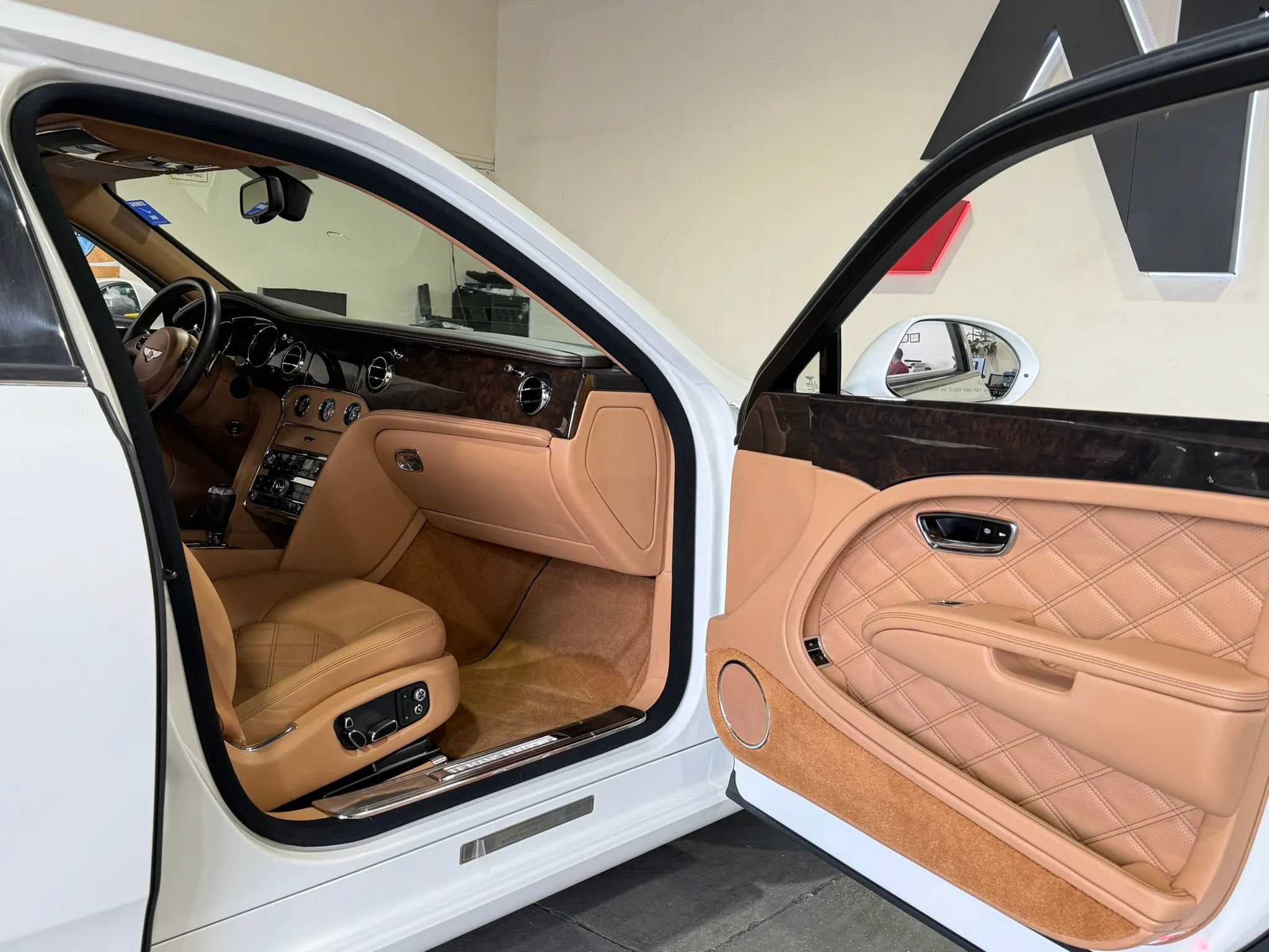 Used 2013 Bentley Mulsanne RWD image 20