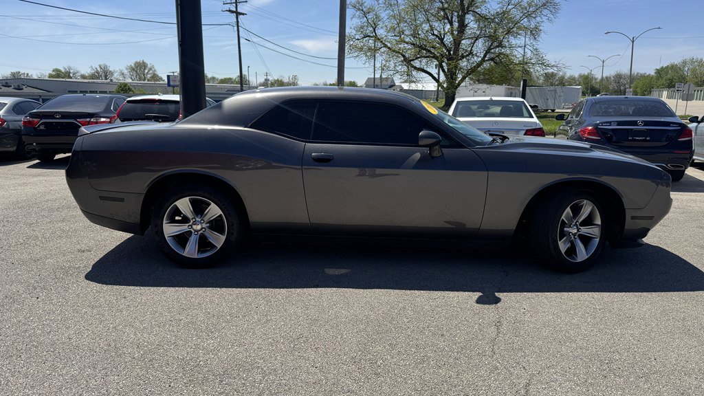 Used 2015 Dodge Challenger SXT RWD image 9