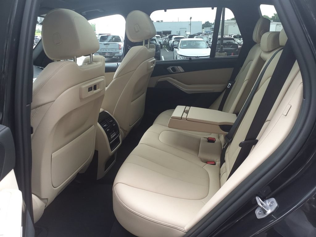 Used 2022 BMW X5 xDrive40i w/ Executive Package AWD/4WD image 19