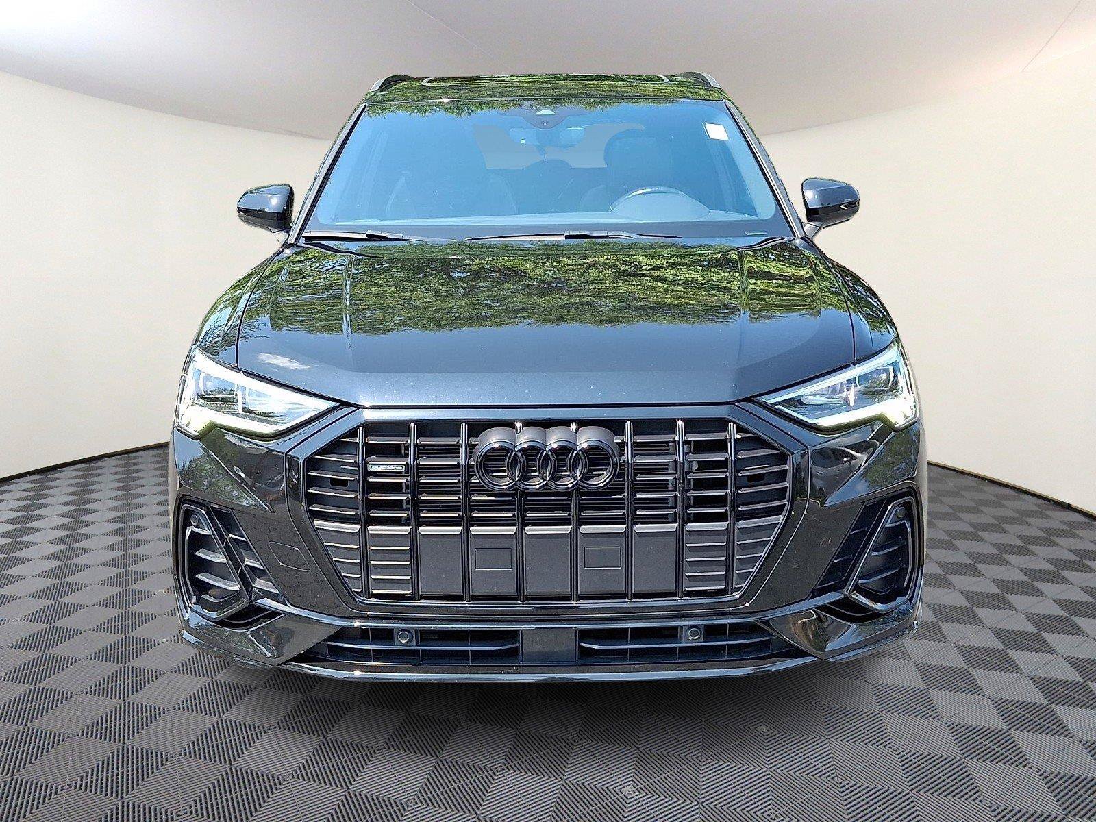 Used 2024 Audi Q3 2.0T Premium w/ Convenience Package AWD/4WD image 2