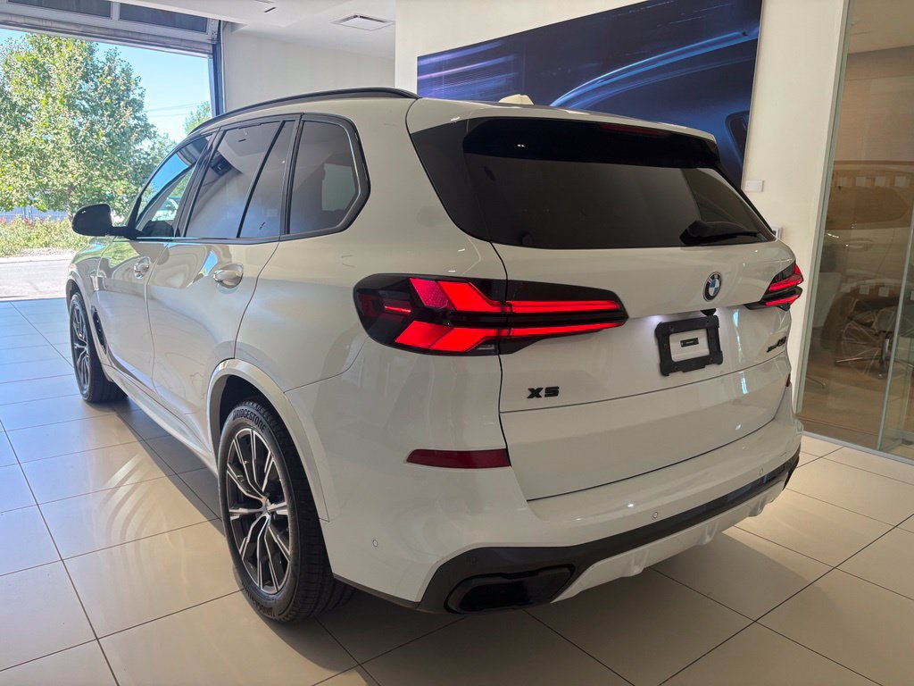 Used 2024 BMW X5 xDrive40i w/ M Sport Package AWD/4WD image 2