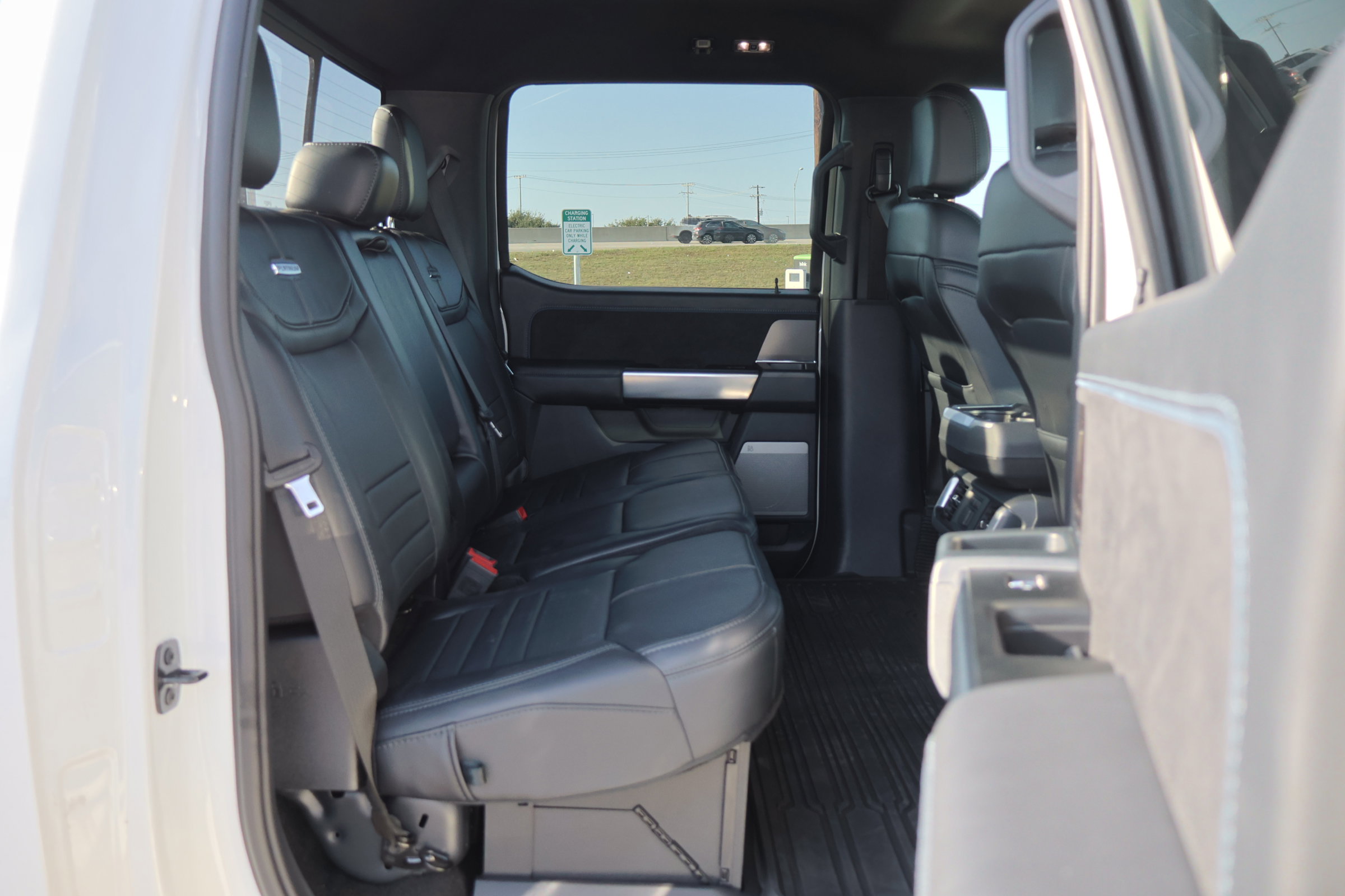 Certified 2025 Ford F150 Platinum w/ FX4 Off-Road Package image 34