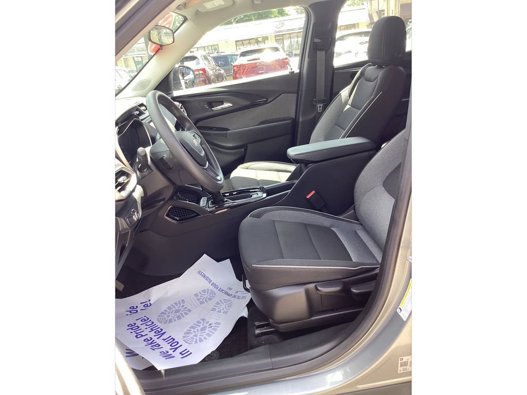 Used 2023 Chevrolet TrailBlazer LS FWD image 9