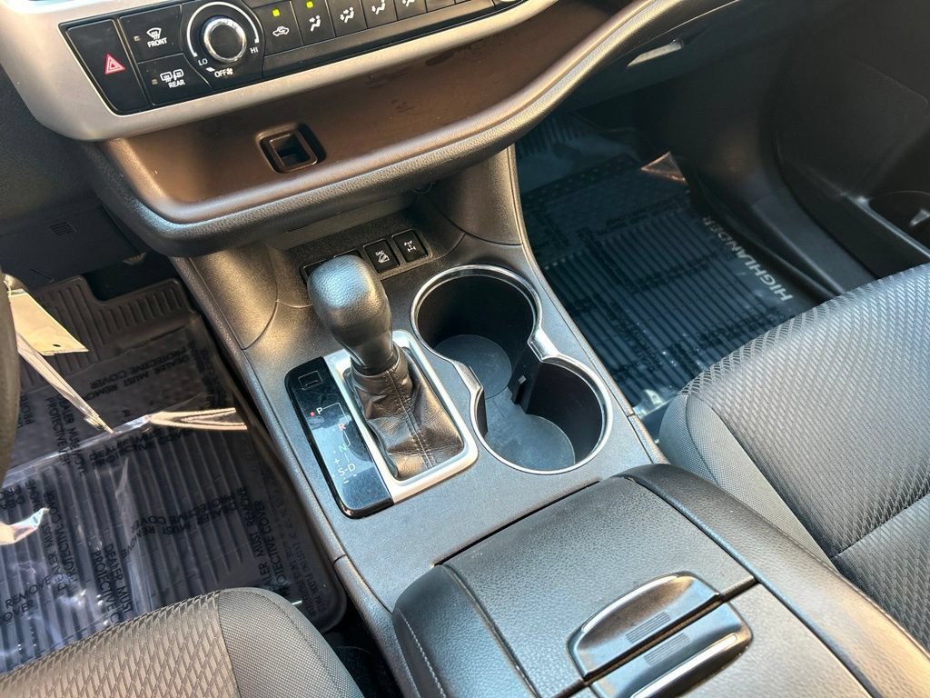 Used 2018 Toyota Highlander LE w/ Protection Package #3 AWD/4WD image 18