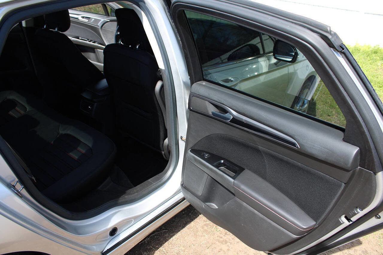 Used 2013 Ford Fusion SE image 31