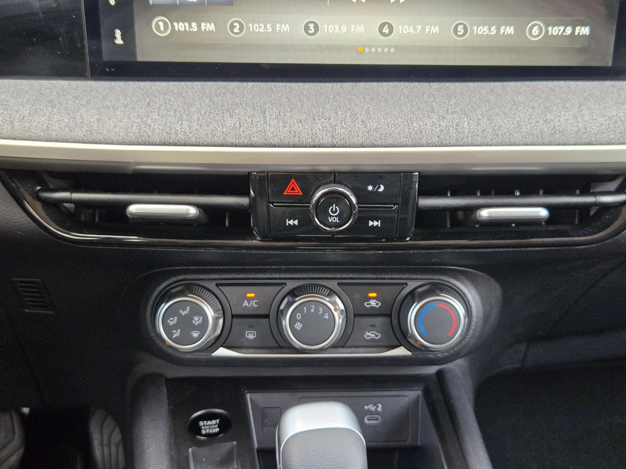Used 2025 Nissan Kicks SV FWD image 18