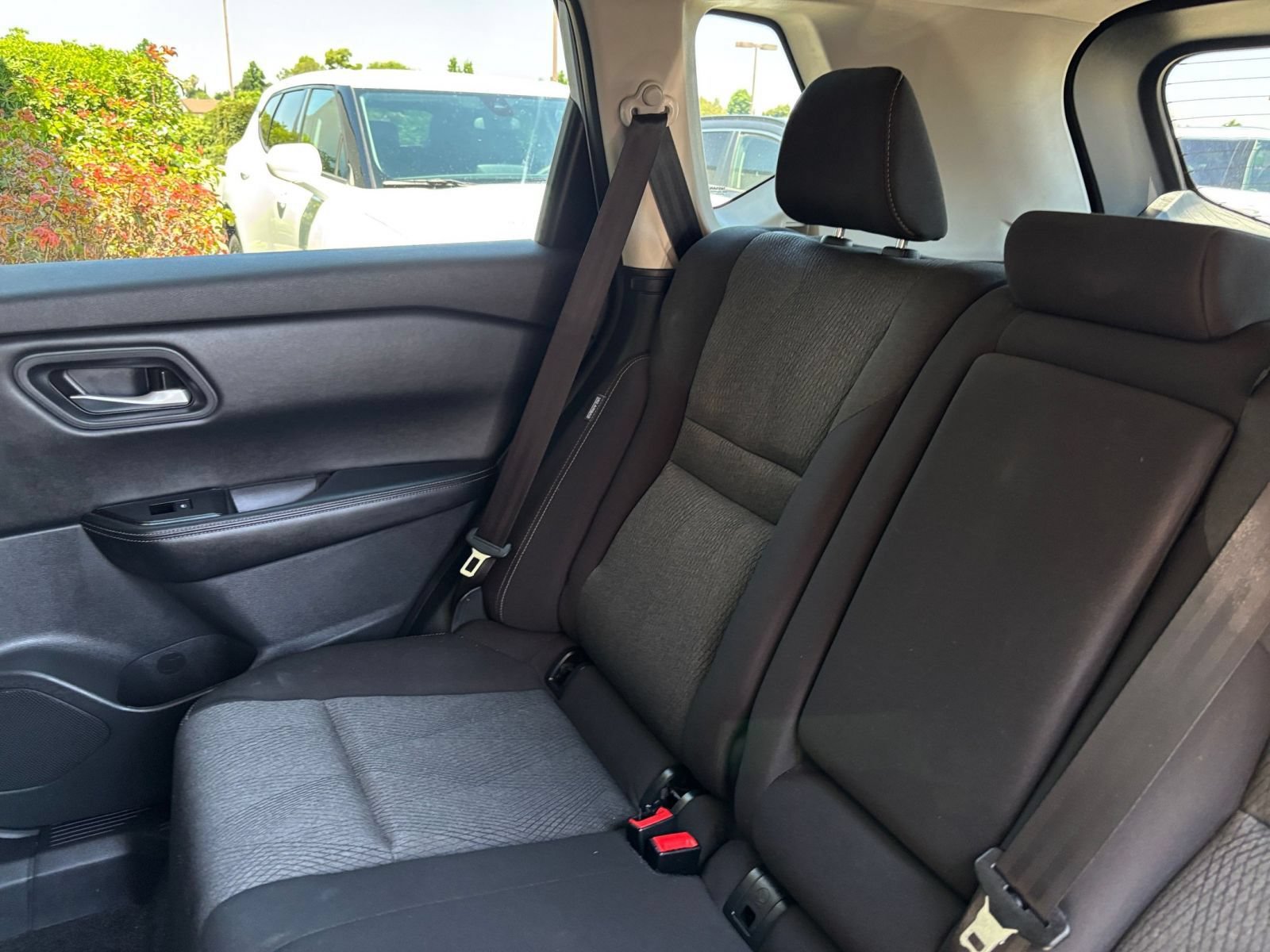 Used 2025 Nissan Rogue SV FWD image 41