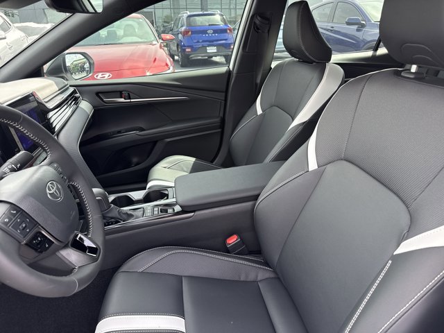 Used 2026 Toyota Camry Hybrid w/ Convenience Package FWD image 5