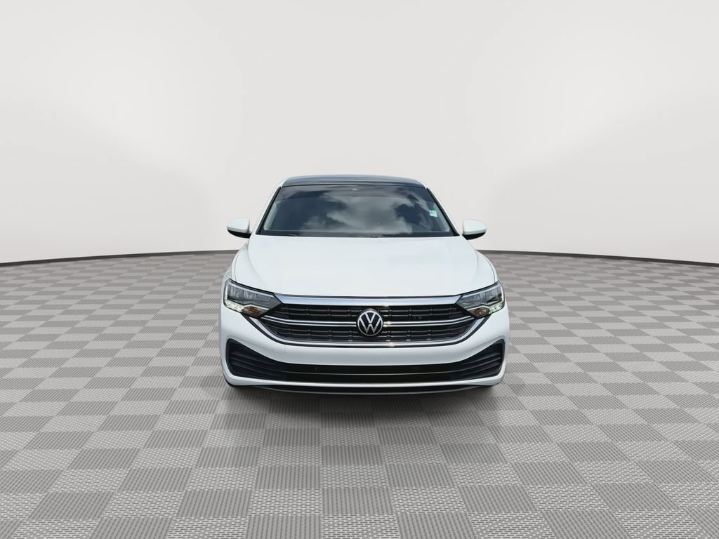 Used 2024 Volkswagen Jetta SE FWD image 3