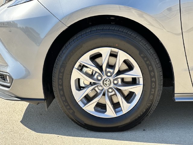 Used 2026 Toyota Sienna XLE FWD image 28
