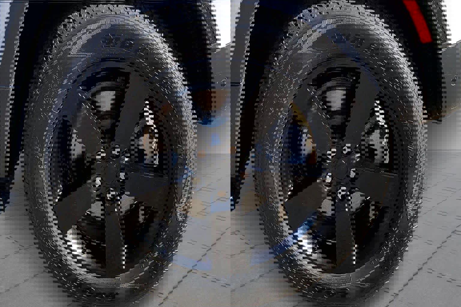 Used 2023 Land Rover Defender 110 SE image 10