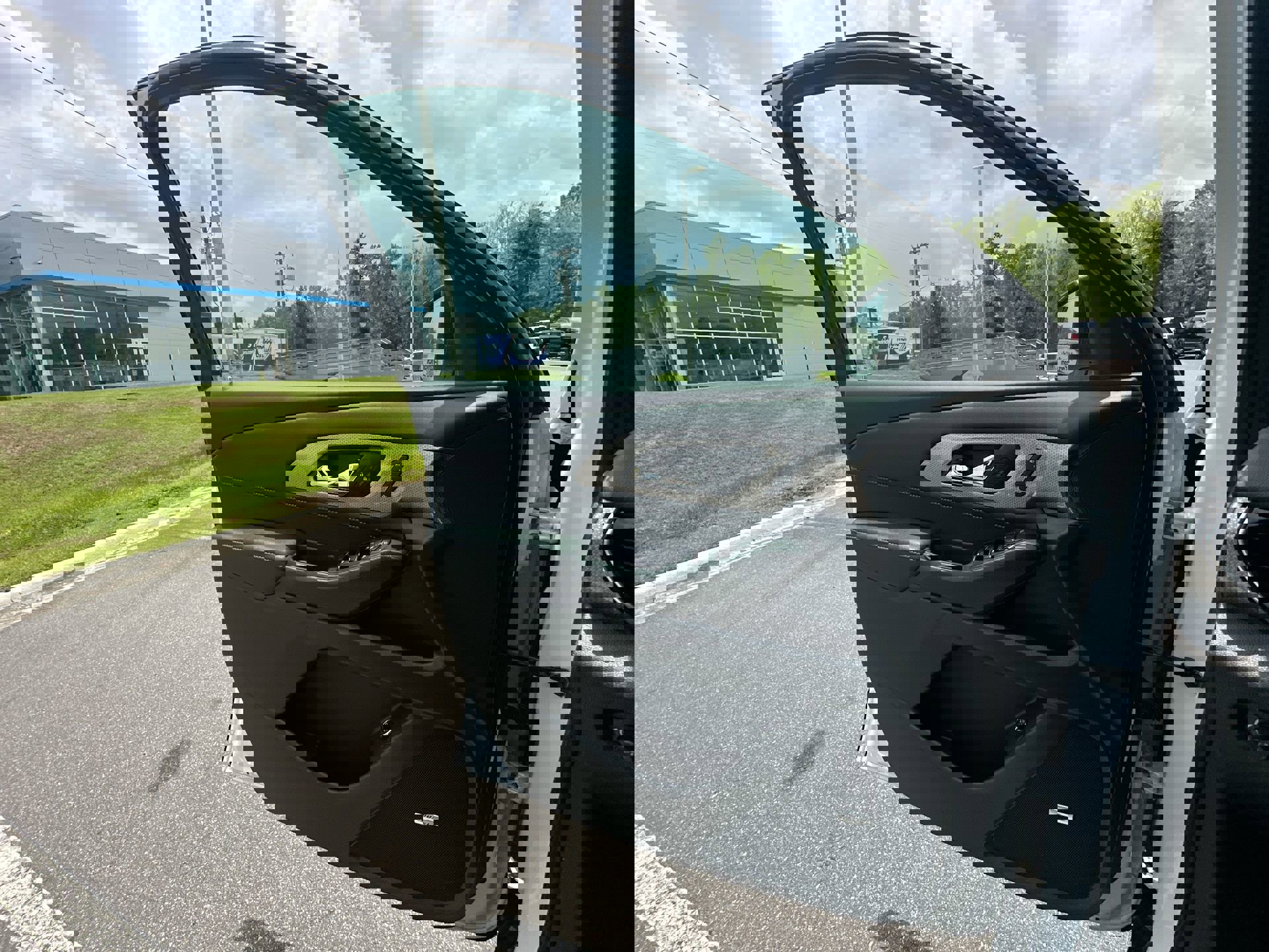 Certified 2023 Chevrolet Traverse Premier w/ Redline Edition image 20