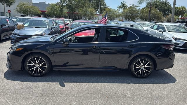 Used 2023 Toyota Camry SE FWD image 4