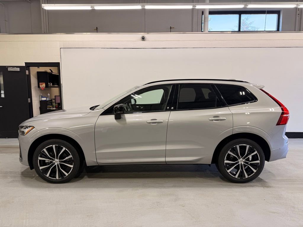 Used 2025 Volvo XC60 B5 Plus w/ Climate Package image 2