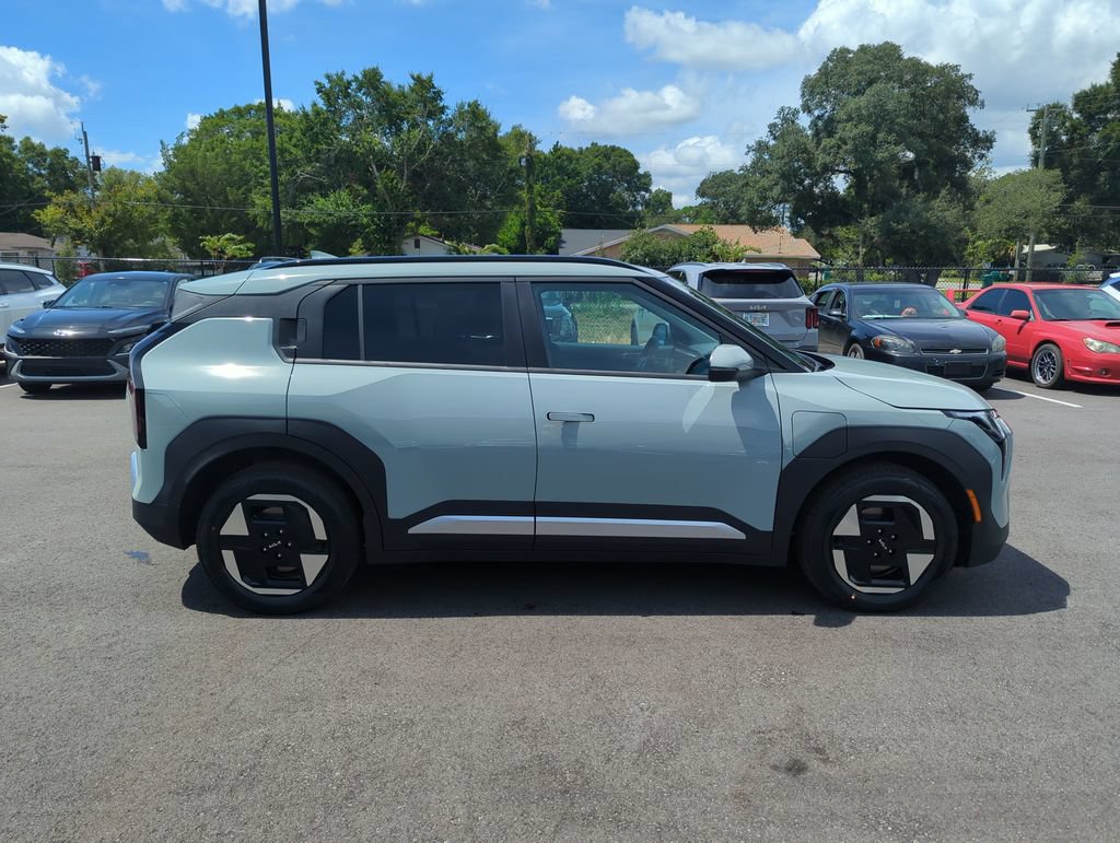 New 2027 Kia EV3 Wind FWD image 8