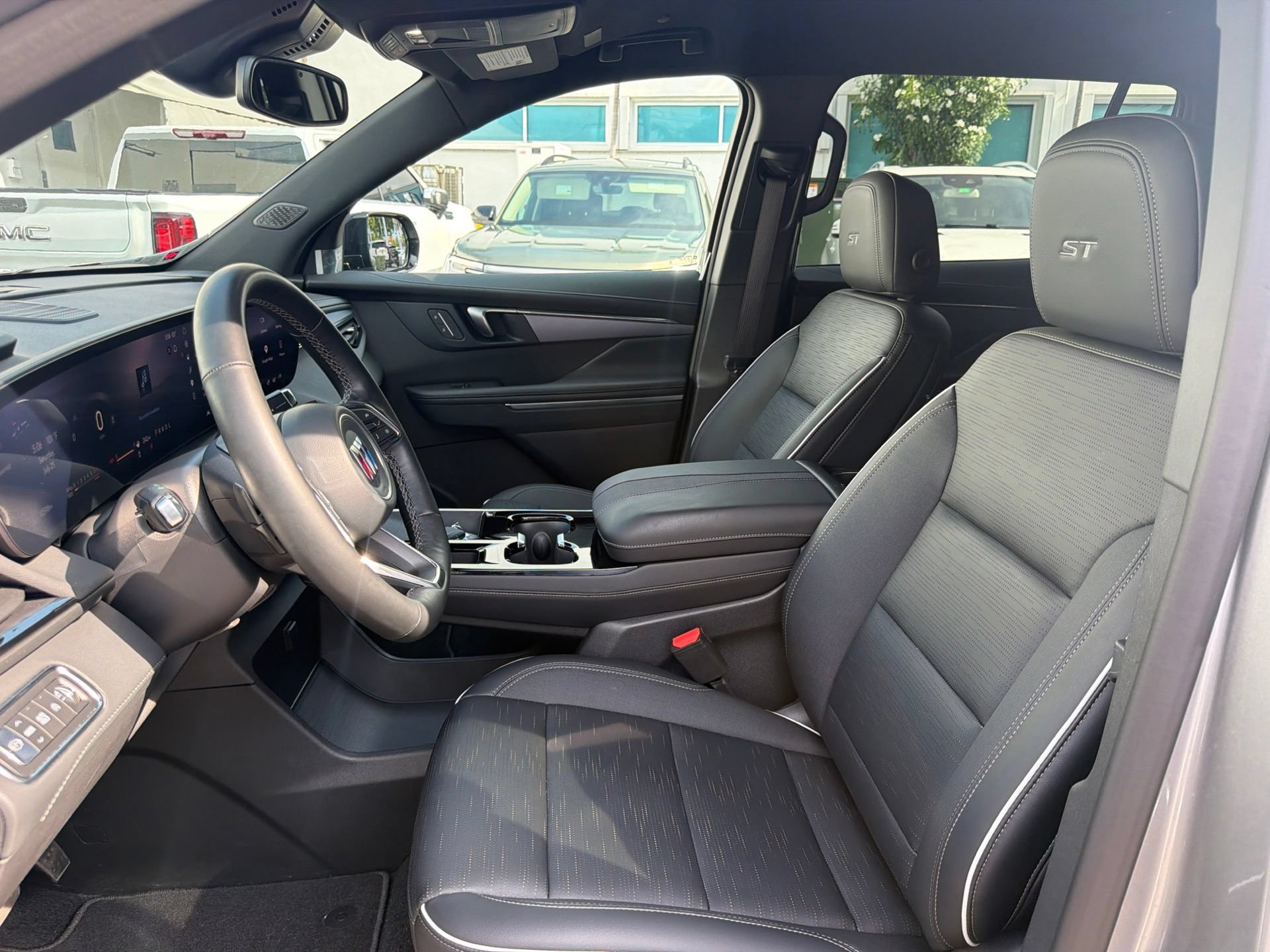 Used 2025 Buick Enclave Sport Touring w/ Power Package FWD image 11