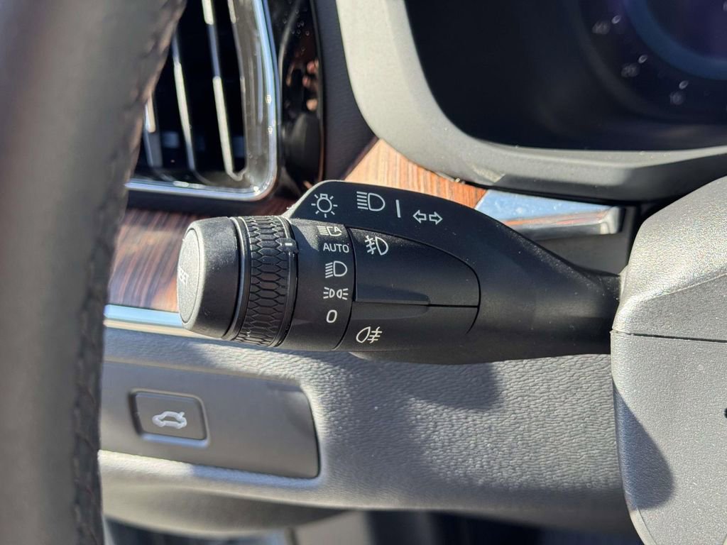 Certified 2023 Volvo XC60 B5 Plus image 21