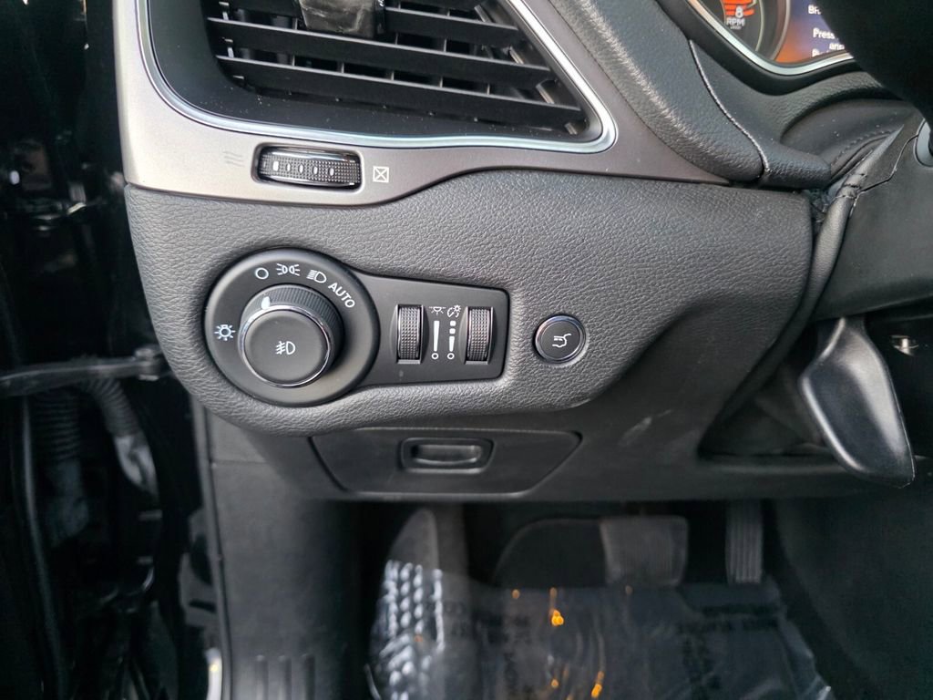 Used 2022 Jeep Cherokee Latitude Lux w/ Sun & Sound Group image 27