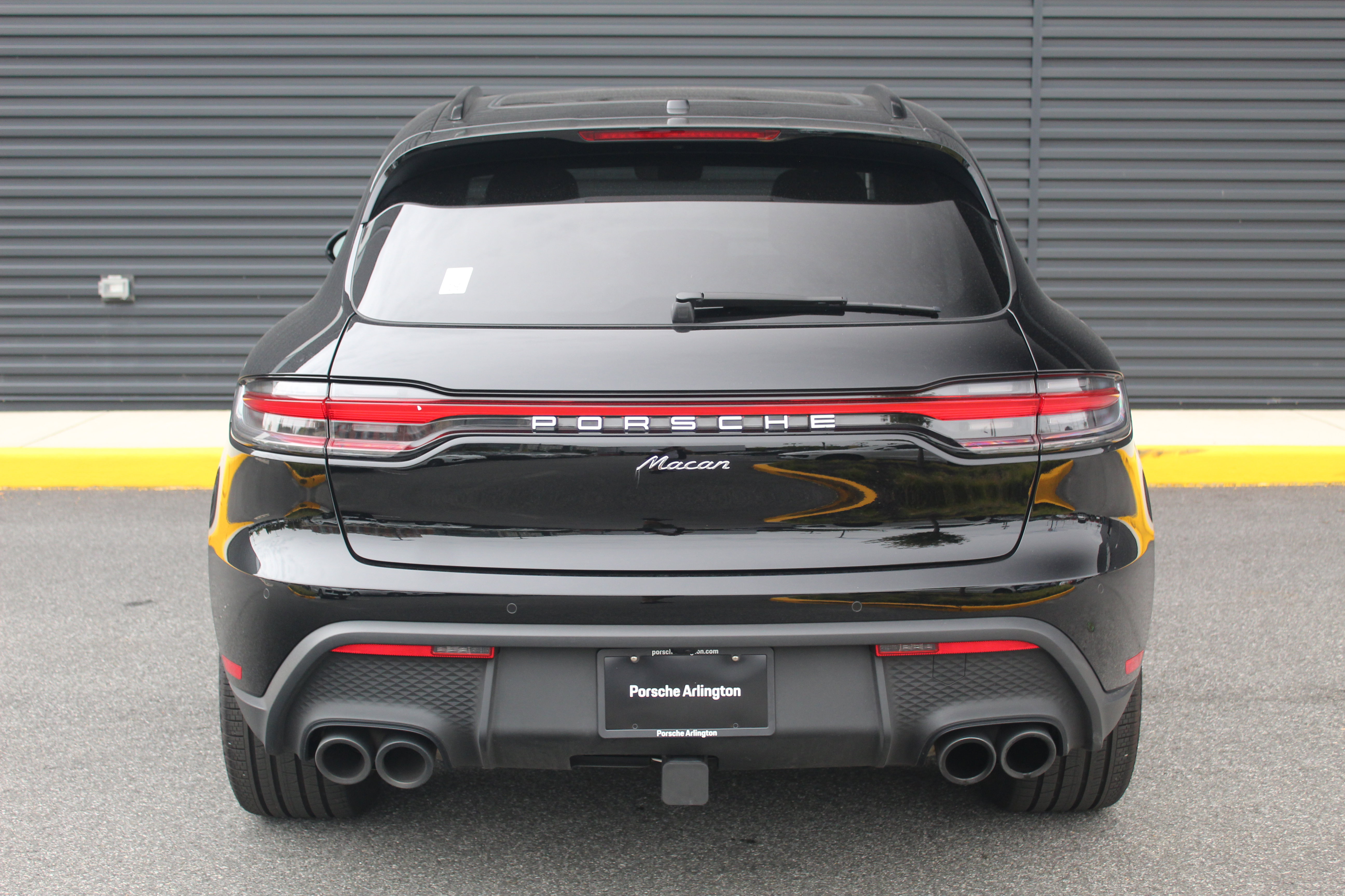 Certified 2025 Porsche Macan image 7