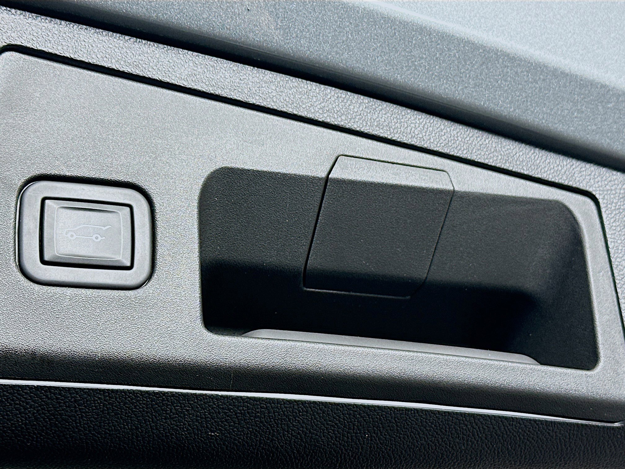 Used 2024 Cadillac XT4 Premium Luxury image 28