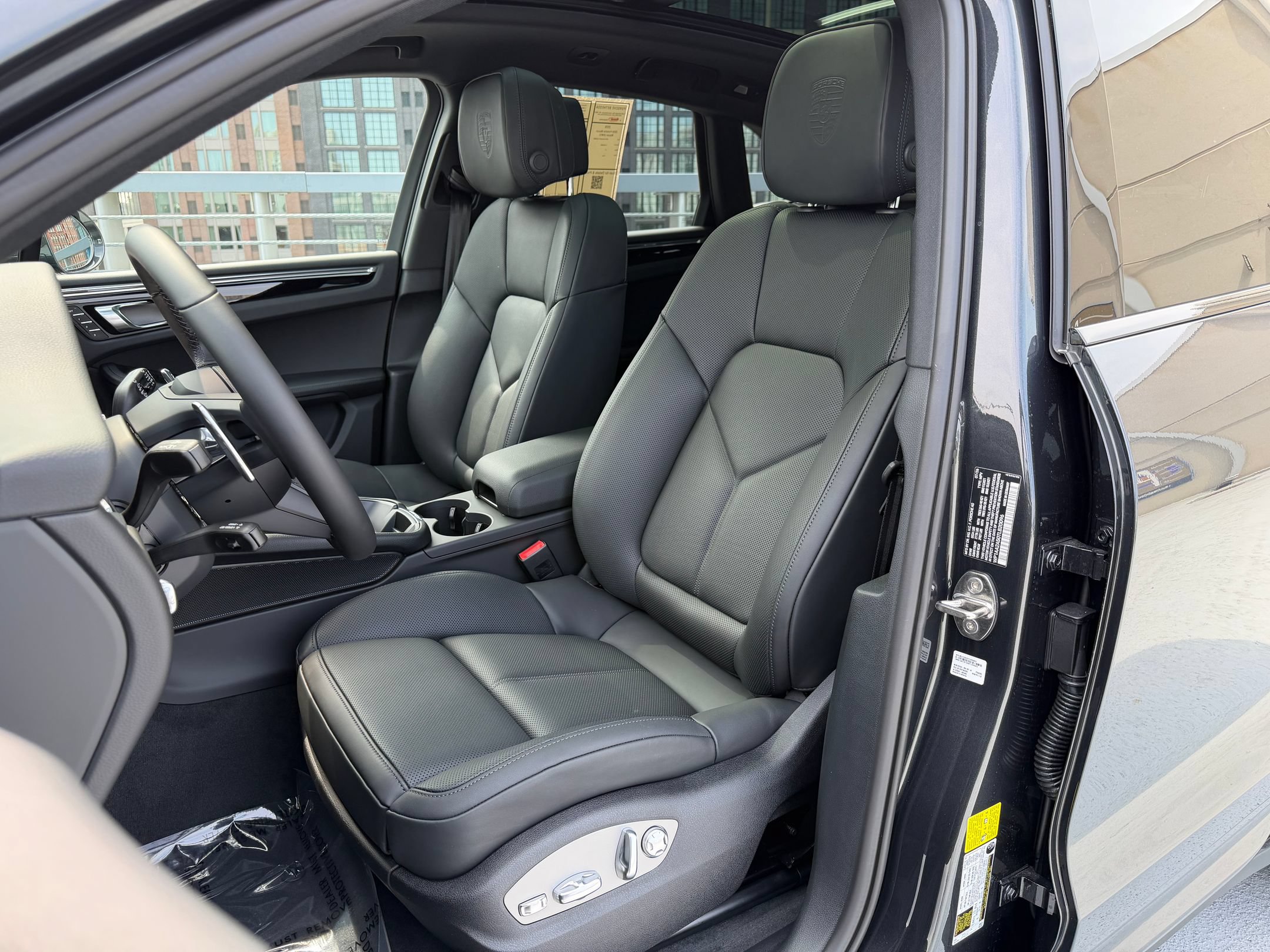 Used 2026 Porsche Macan AWD/4WD image 5