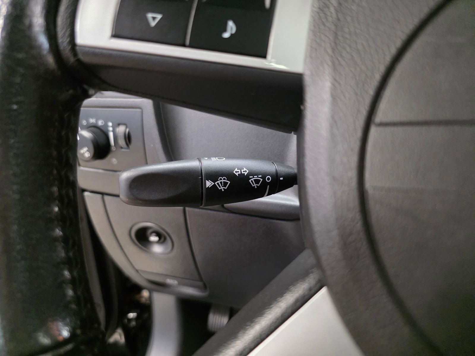 Used 2010 Dodge Challenger R/T RWD image 35