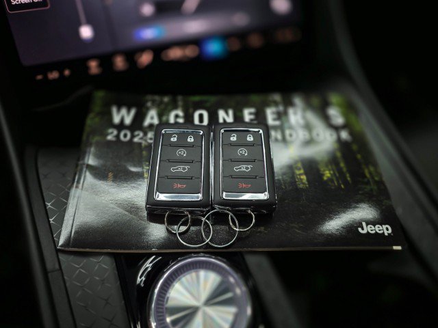 Used 2025 Jeep Wagoneer S Limited AWD/4WD image 44